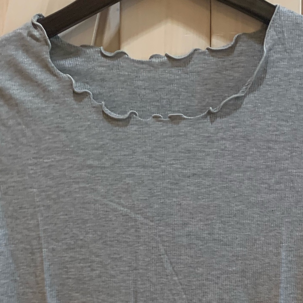 2 Heather Gray Tees: Baby Ribbed Ruffle / Hip-Tied - Picture 2 of 16